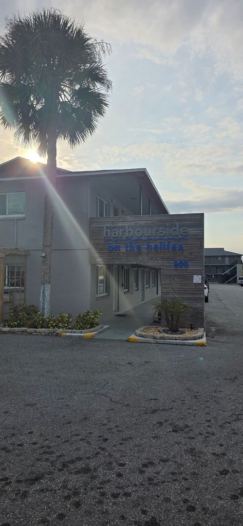 Building Photo - Ground floor 2 bedroom condo