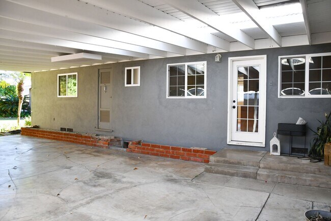 Building Photo - 1210 E Oakmont Ave