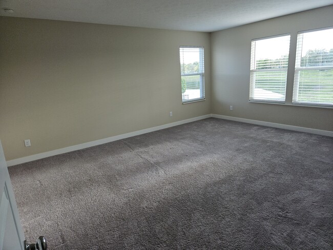 Building Photo - 2704 Grassy Br Dr