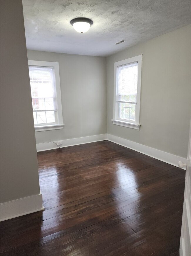 Building Photo - Updated 3 Bedroom 1.5 Bath West Point Beauty!