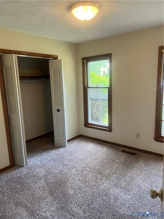 Building Photo - 3021 Sand Hills Dr