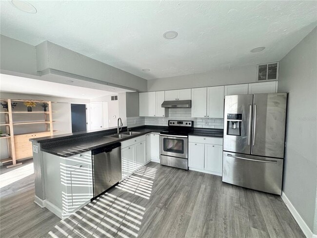 Building Photo - 3913 S Shade Ave