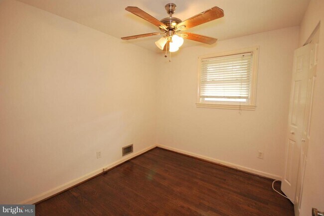 Building Photo - 10720 Tenbrook Dr