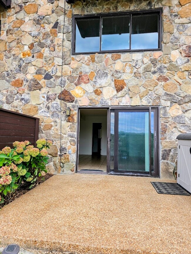 Building Photo - 637 Battery Pl