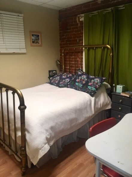 Building Photo - 1560 Detroit St