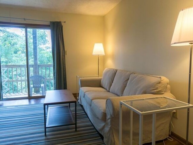 Building Photo - Great home for a student!