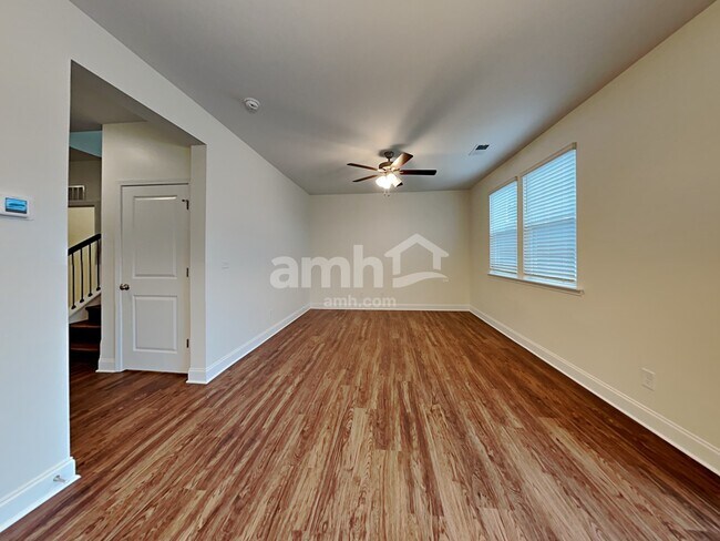 Building Photo - 180 Larragan Dr