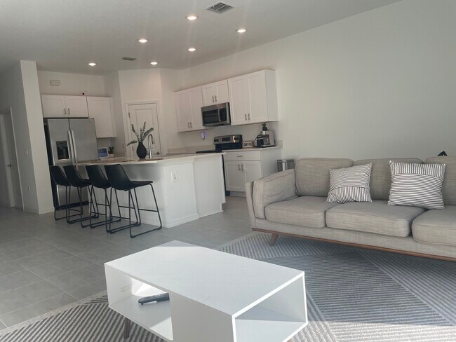 Building Photo - 1308 Drake Rdg Dr