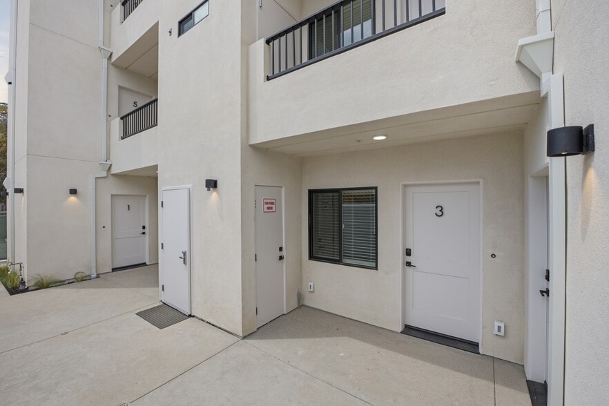Building Photo - 3714 Nile St