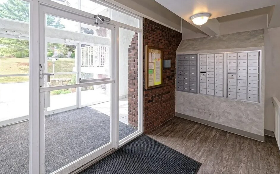 Building Photo - 147 Turner Rd