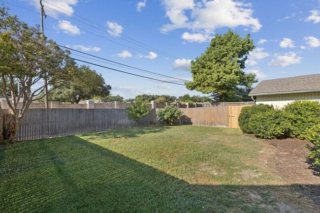 Building Photo - 3324 Claymore Dr