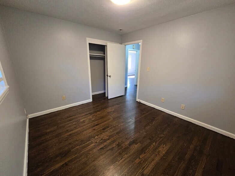 Building Photo - 2297 Glendale Dr