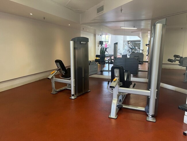 Building Photo - 1600 N Oak St