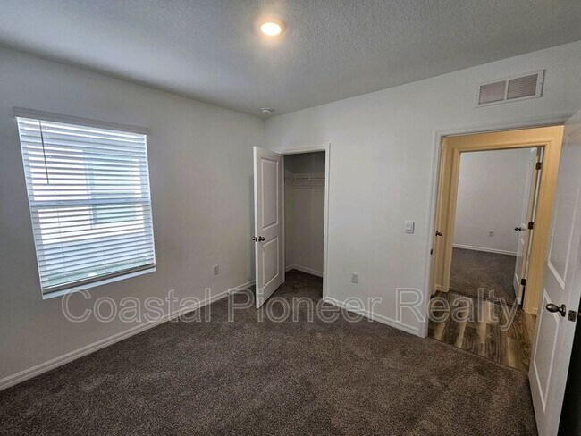 Building Photo - 32520 Weathered Oak Dr