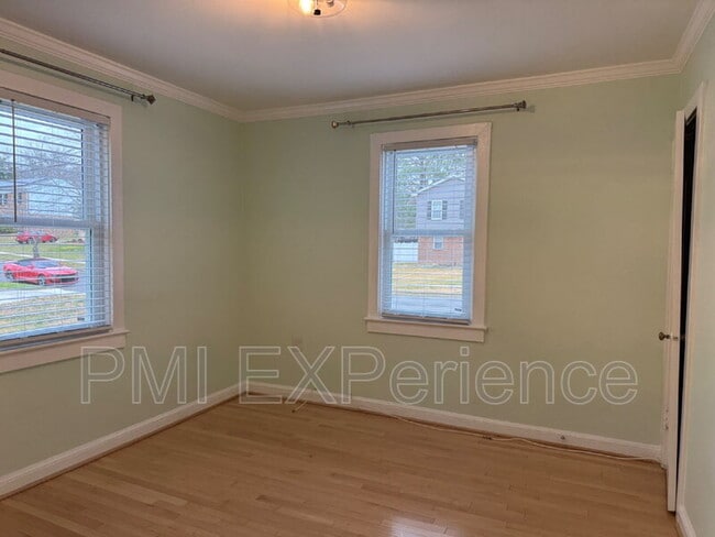 Building Photo - 8203 Comet Dr