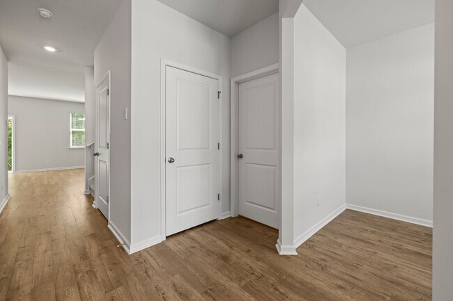 Building Photo - 4 Bedrooms Plus an Office on Cul De Sac