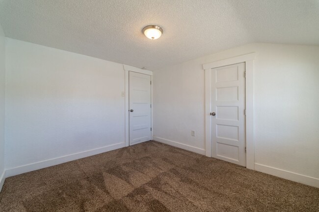 Building Photo - Charming 1910 Craftsman 4bd/2ba Tacoma House for Rent!