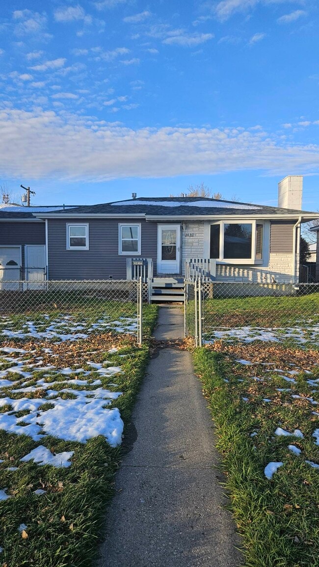 Building Photo - 3837 5th Ave S