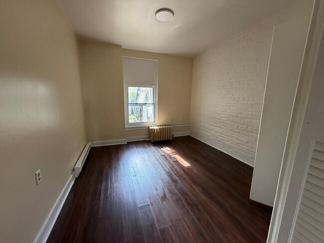 Building Photo - 848 N 7th St