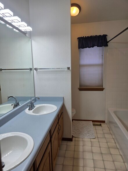 Building Photo - 7664 Halleys Dr