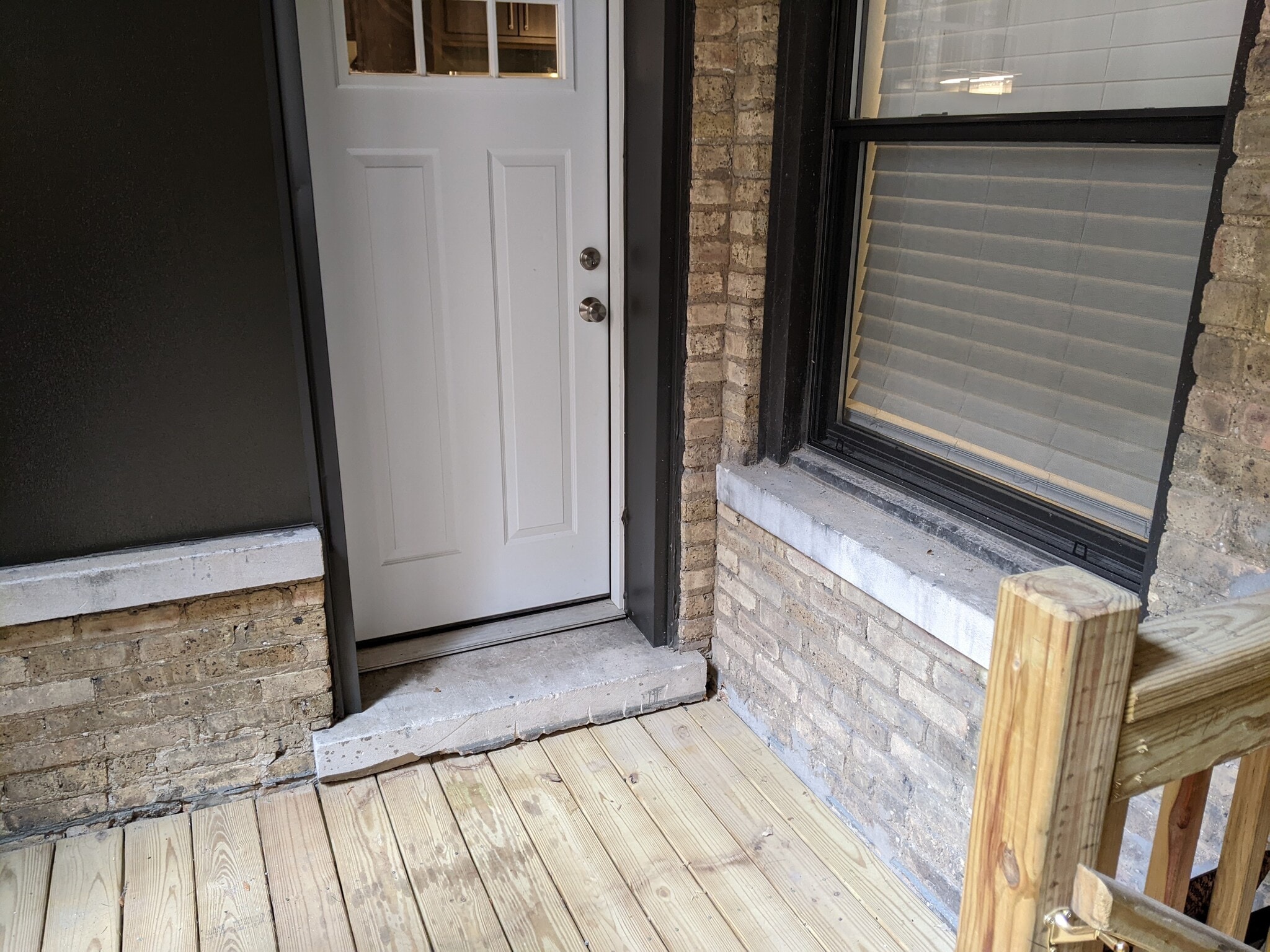 Building Photo - 916 Crain St