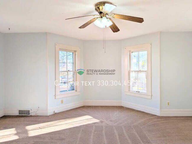 Building Photo - 409 2nd St NE