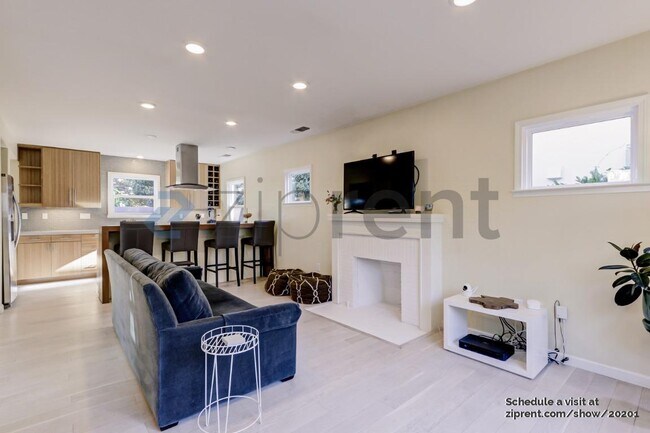Building Photo - Unit