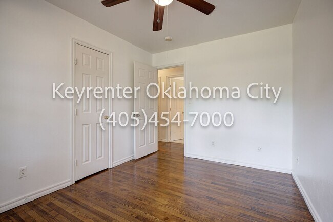 Building Photo - 1520 Rowena Ln