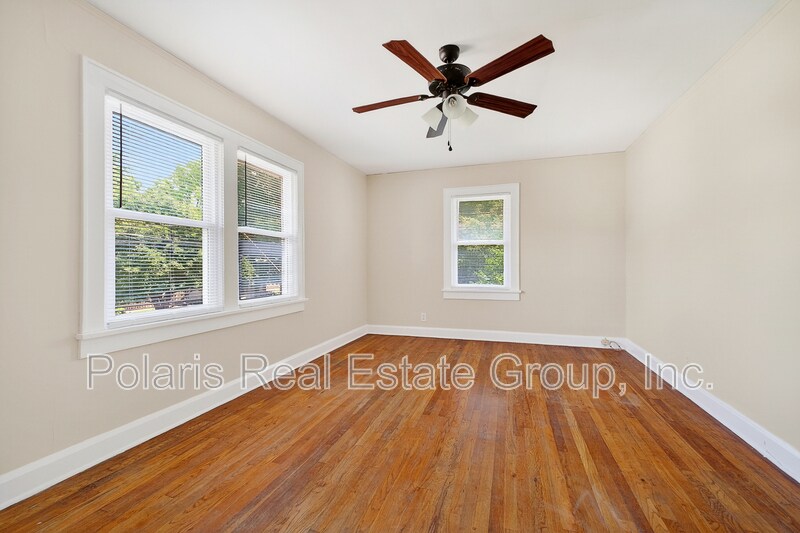 Building Photo - 717 E 60th St