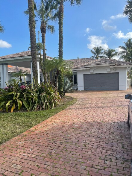 Primary Photo - 13810 SW 34th St