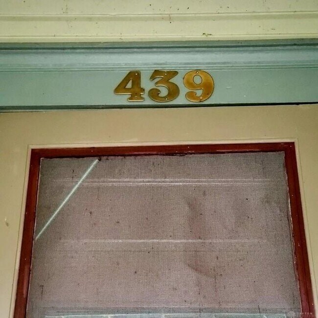Building Photo - 439 Grafton Ave