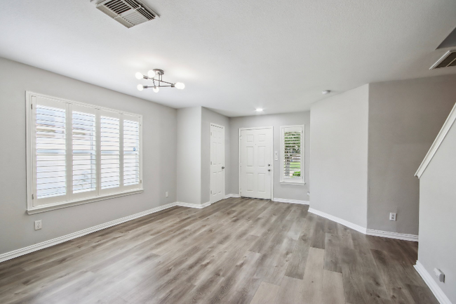 Building Photo - 8210 Radial Ct