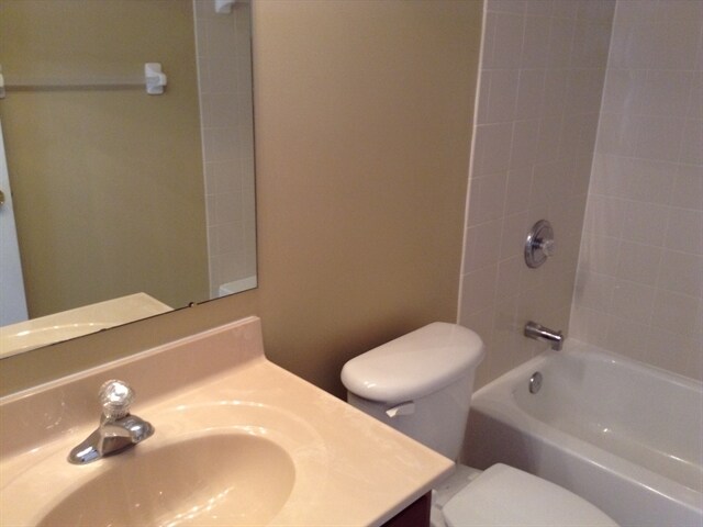 Building Photo - 417 Blue Bell Court
