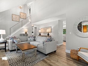 Building Photo - 28 Turnberry Dr