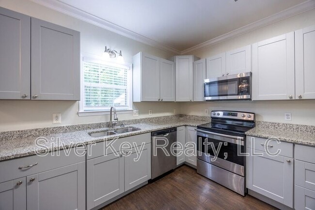 Building Photo - 1725 Brookwood Dr NE