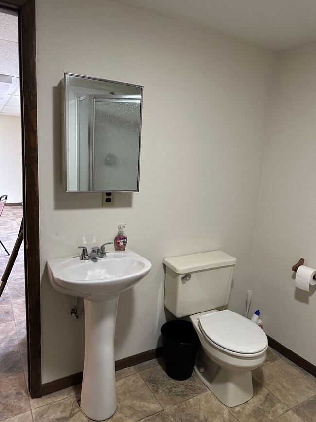 Building Photo - 2427 Mallard Dr