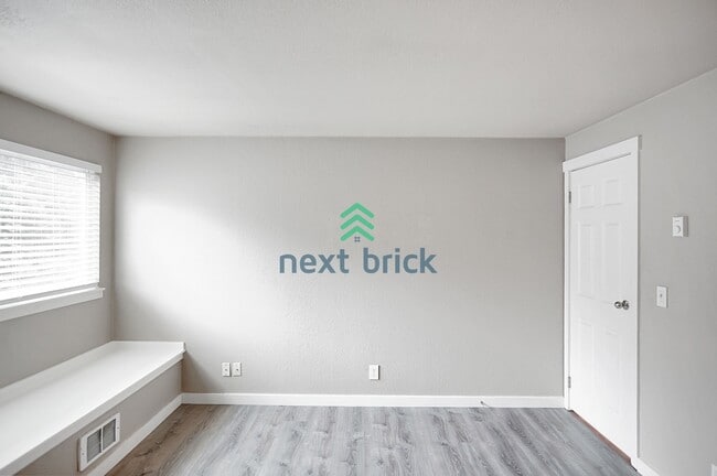 Building Photo - Discover Your New Home at Juanita Beach Esplanade!