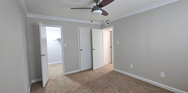 Building Photo - 615 Carter Ln