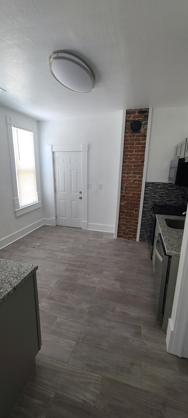 Building Photo - 2321 Ashland Ave