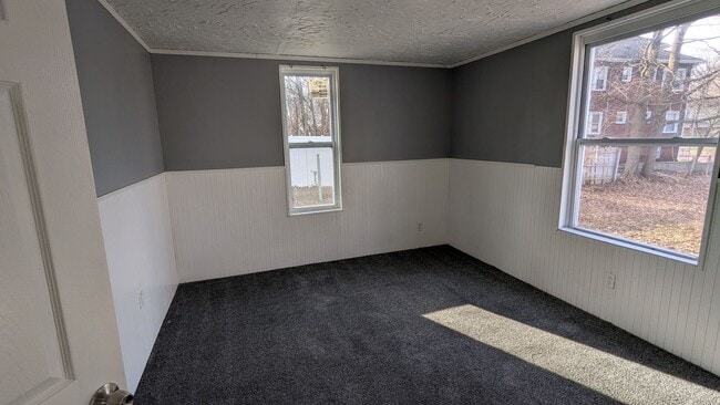 Building Photo - Charming 3-bedroom, 1-bathroom home located in the heart of Akron