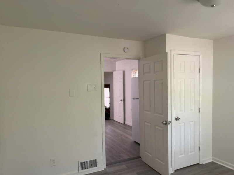 Building Photo - 8045 Busiek Ave