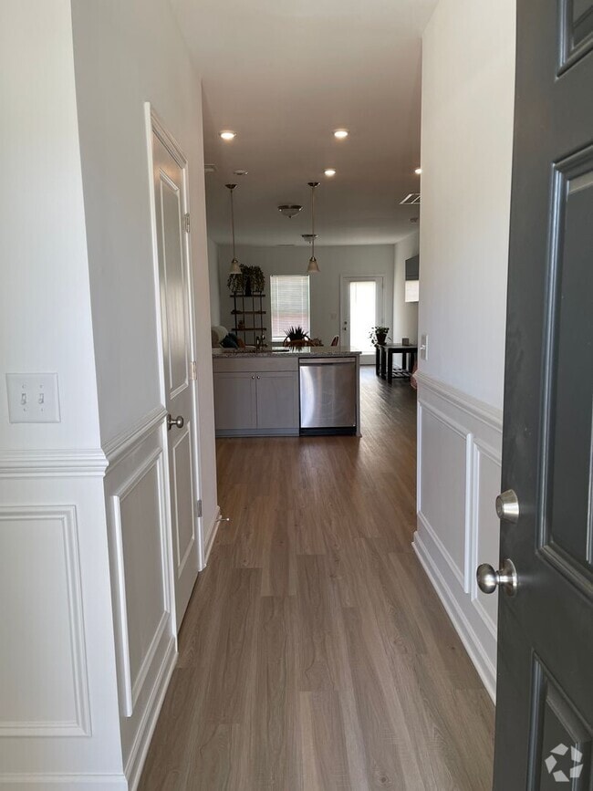 Building Photo - 3 bed 2.5 Bath Townhouse. Shelbyville