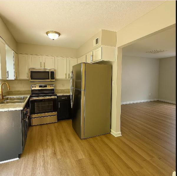 Building Photo - 1491 Sherwood Dr