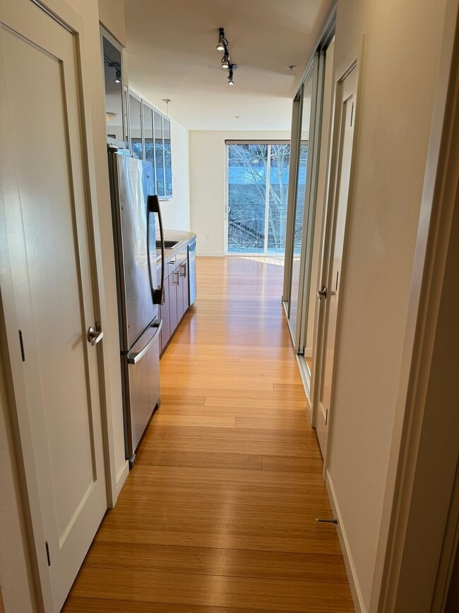 Building Photo - 1Bd/1Ba Seattle Condo