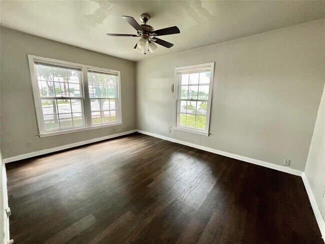 Building Photo - 5101 Guadalupe St