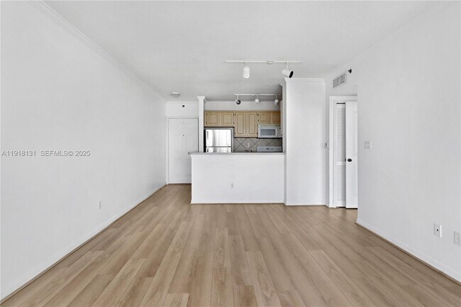 Building Photo - 2665 SW 37th Ave