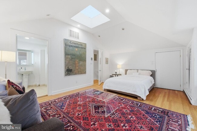 Building Photo - 3308 R St NW