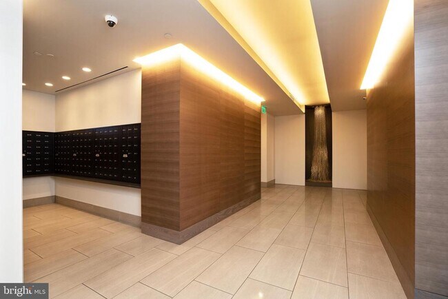 Building Photo - 2028 Walnut St