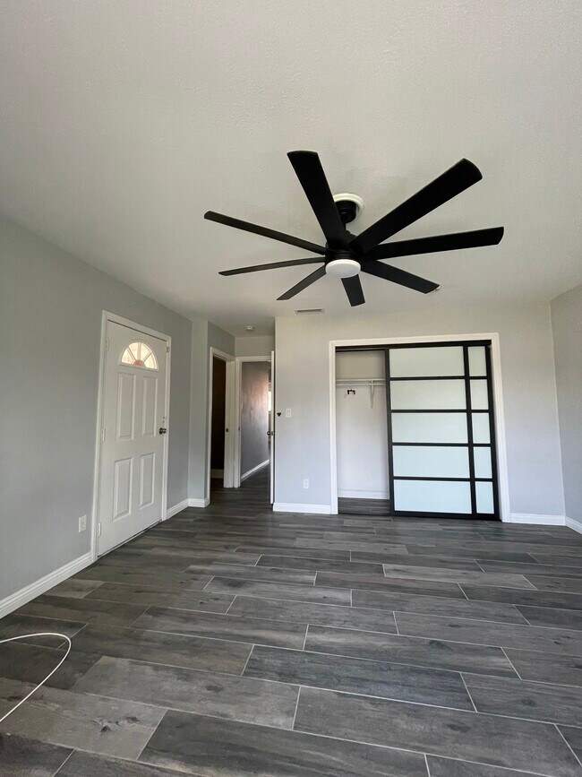 Master bedroom - separate entrance - 25506 Lomas Verdes St