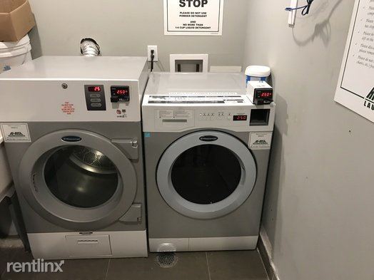 Building Photo - 537 Park Pl